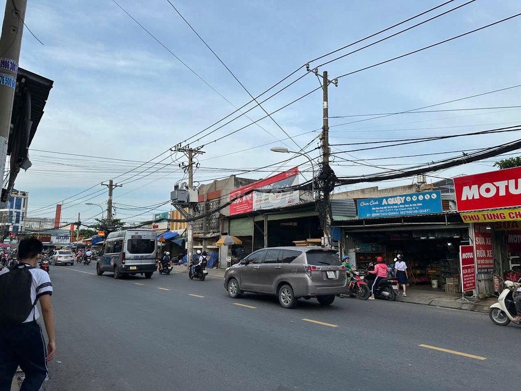  Cho Thuê  1500m Góc 2 Mặt tiền Tô Ký . Đoạn hiếm NGAY 2 Tr. ĐẠI HỌC 
