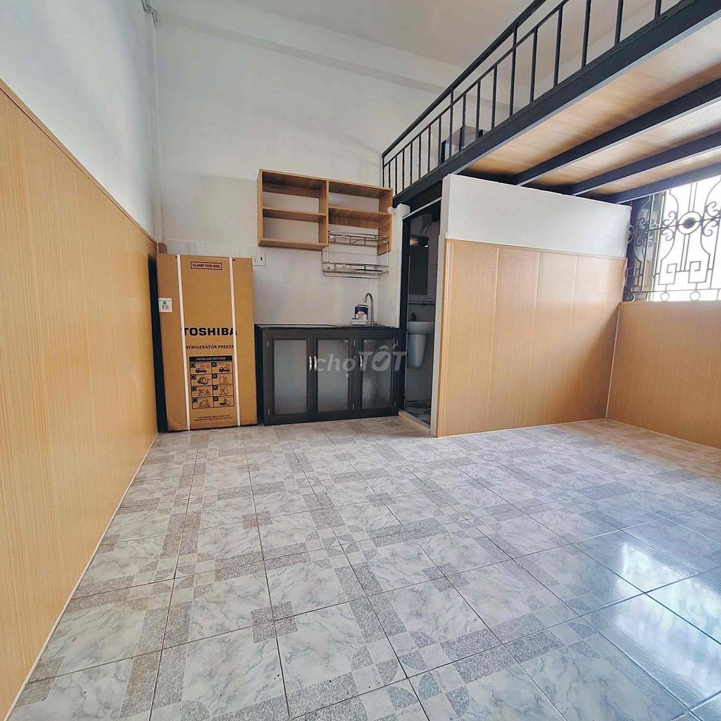 PHÒNG GÁC CỬA SỔ TRỜI FULL NỘI THẤT GẦN NGÃ 4 BẢY HIỀN