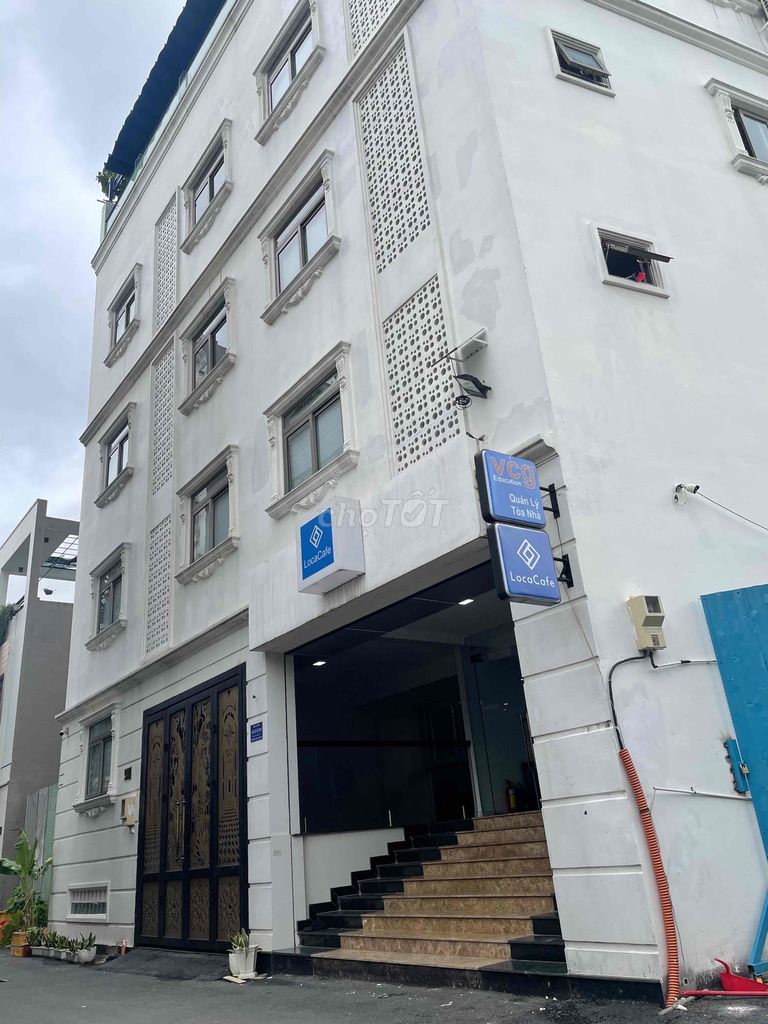 Cho nữ thuê phòng trọ cao cấp, có hồ bơi.