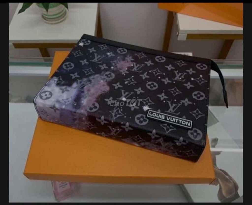 Túi Clutch Louis Vuitton Monogram Galaxy 27. Mua bán Túi xách tại Quận Thanh Khê Đà Nẵng được đăng bởi Hồ Mai hình 1