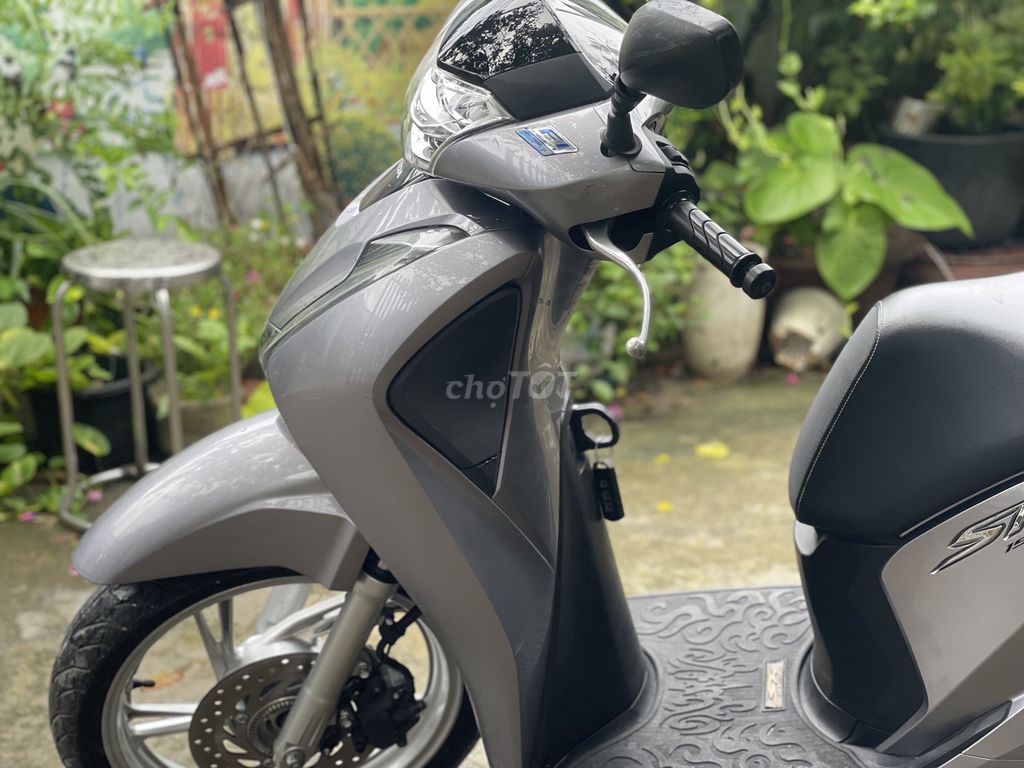 Honda SH 150i 2018, серебристый, 22252 км