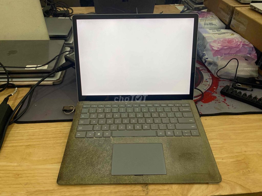 Microsoft Surface Laptop i5-7200U 4GB/128GB. Mua bán Laptop tại Quận Đống Đa Hà Nội được đăng bởi Chí Hướng Smartphone Cs HN hình 1