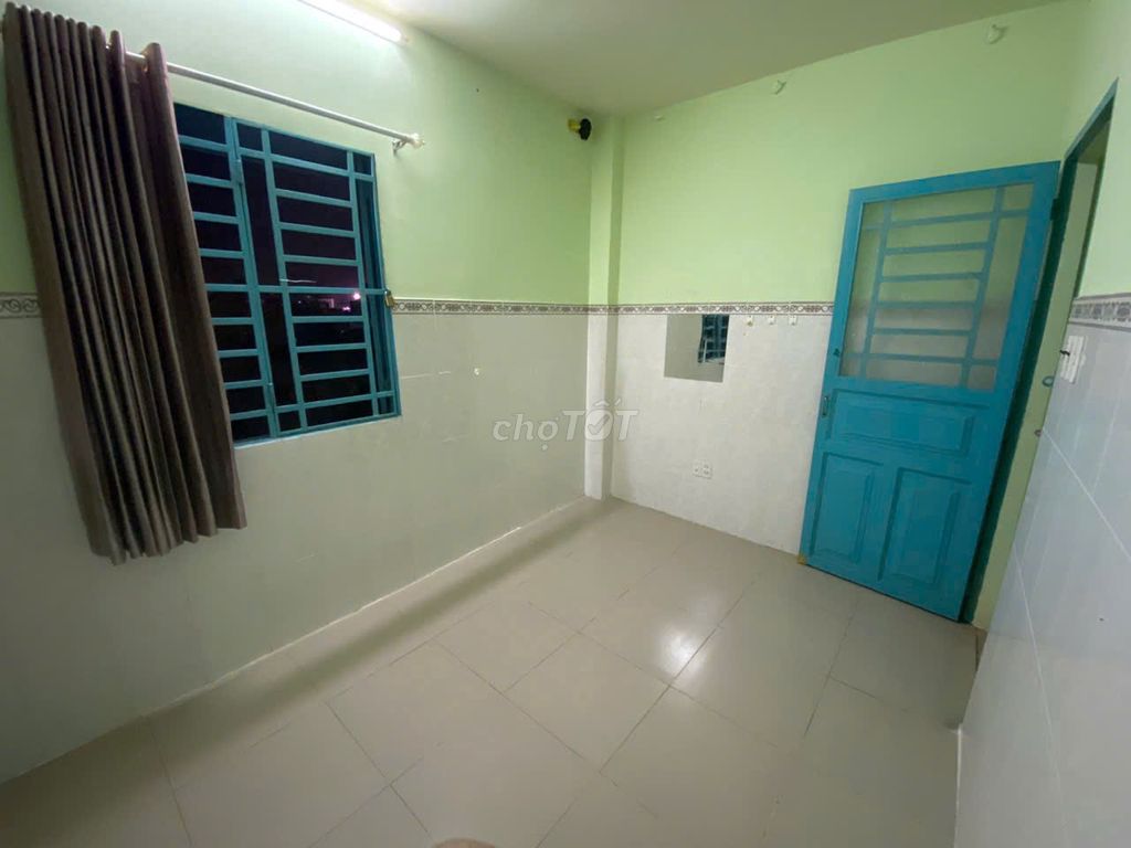 Phòng trống cầu chữ Y, 12m2, wc trong phòng, 2.3tr, Q8.