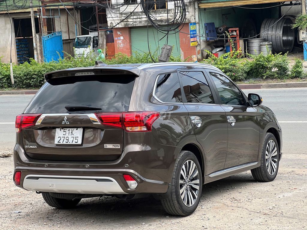 Outlander 2022 đi đúng 4v. Mua bán Ô tô tại Thành phố Thuận An Bình Dương được đăng bởi Thái Phạm hình 7