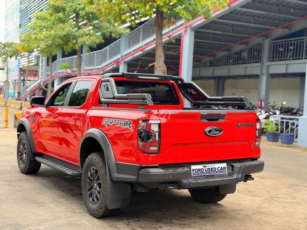 Ford Raptor 2025 оранжево-красный, пробег 18 км, кредит 75%