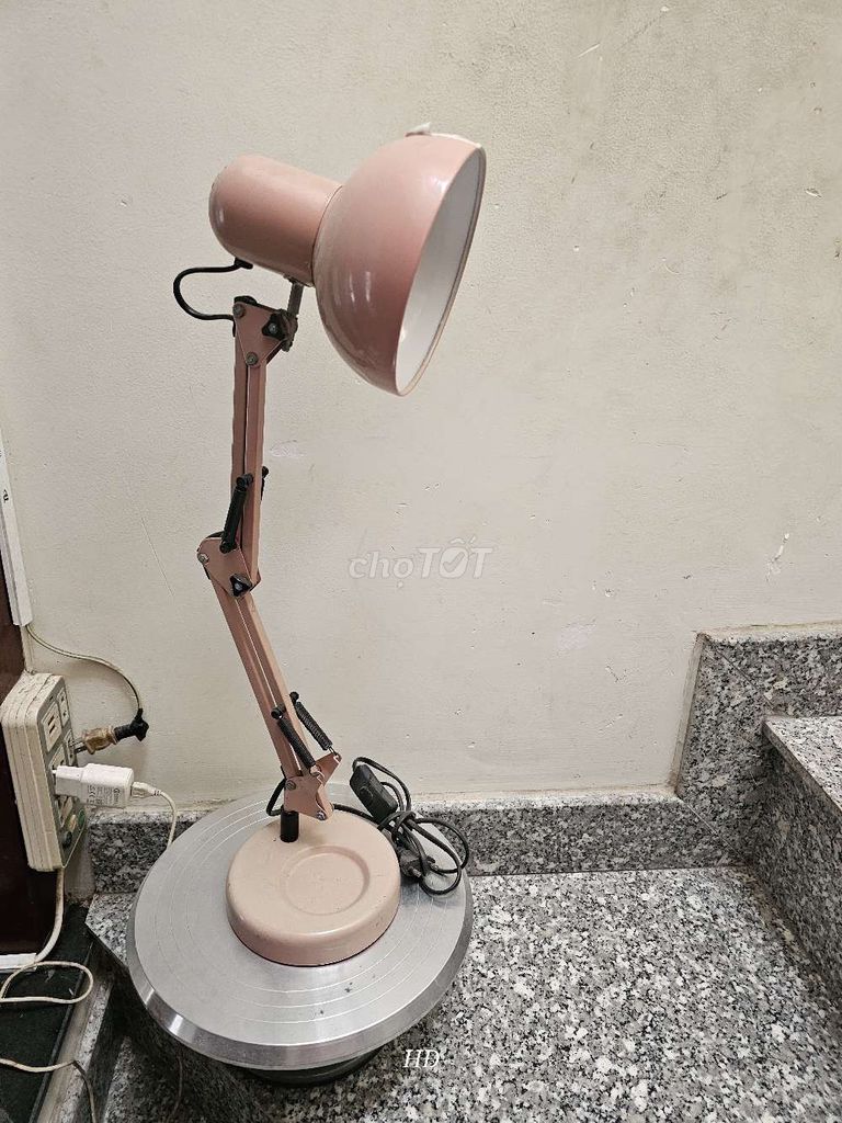 Đèn bàn kim loại hiện đại. Mua bán Đèn tại Quận 7 Tp Hồ Chí Minh được đăng bởi HỒNG PHÁT hình 1