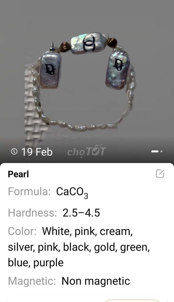 Set vòng tay pearl Chanel , hoa tai Dior.