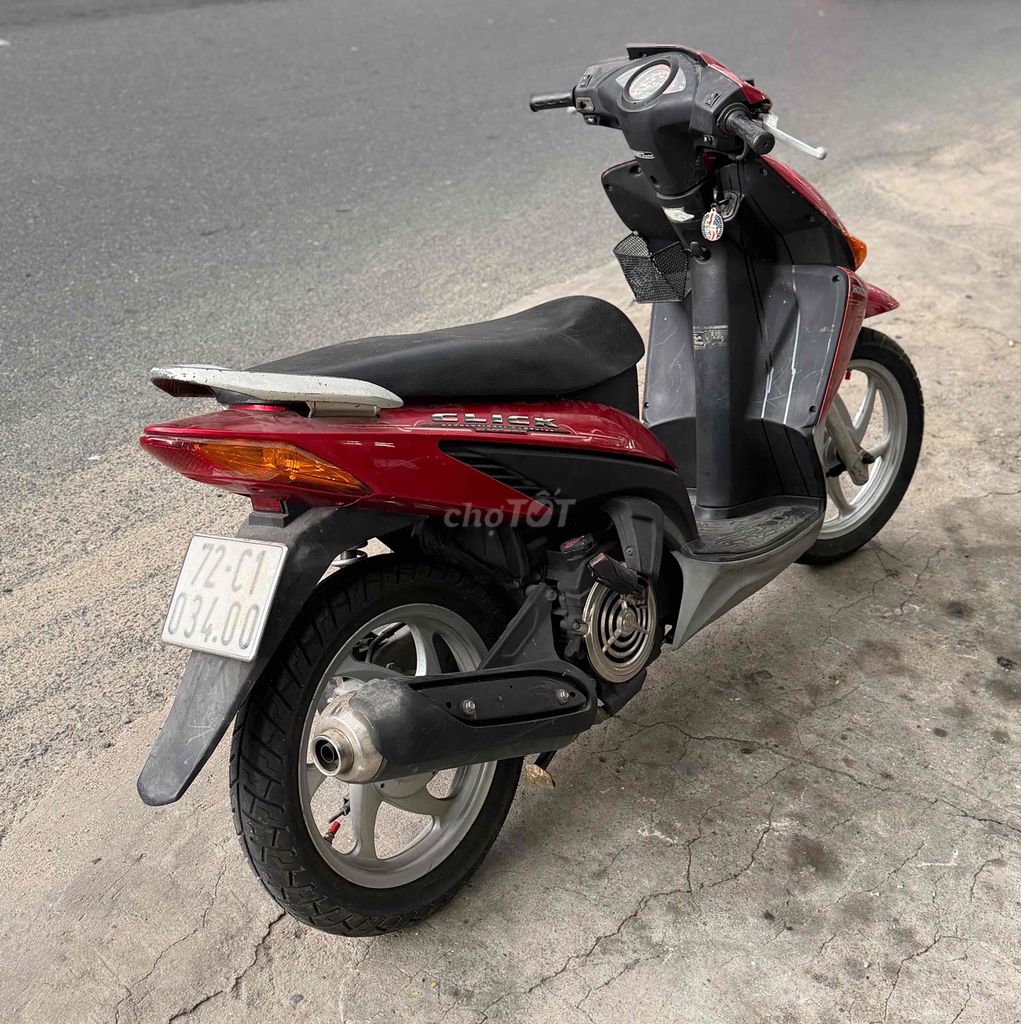 Honda Click 2011 красного цвета