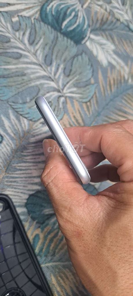Apple iPhone SE Bạc. Mua bán Điện thoại tại Quận 4 Tp Hồ Chí Minh được đăng bởi phan tuấn hình 1