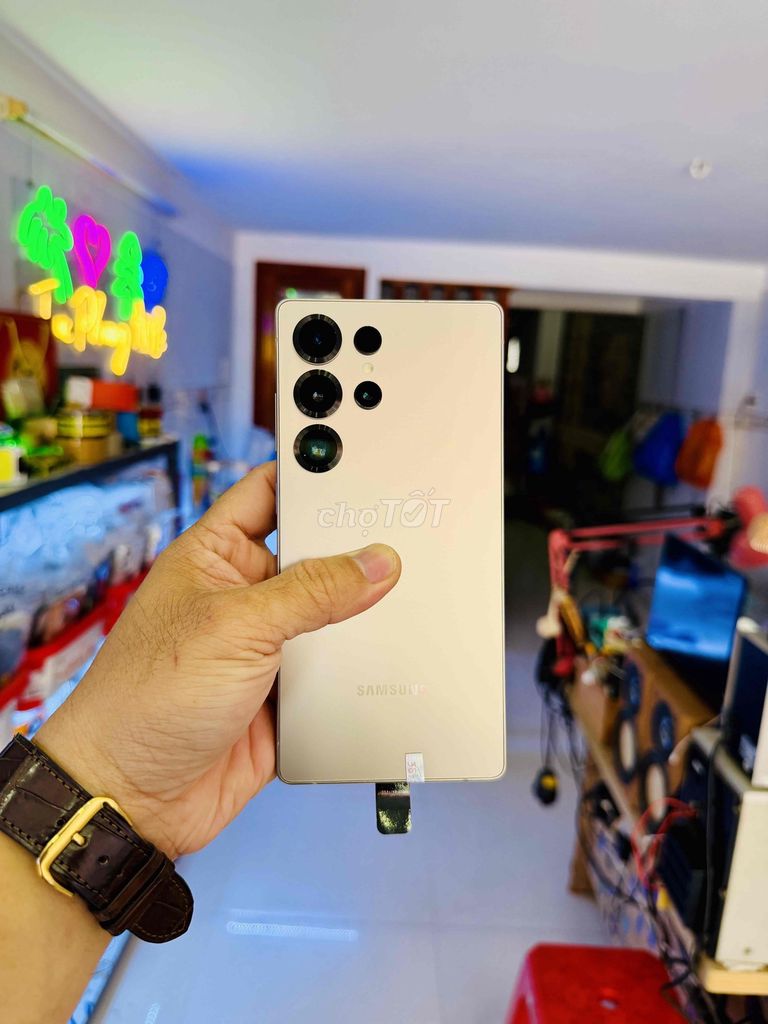 Samsung Galaxy S25 Ultra 5G 256GB Vàng. Mua bán Điện thoại tại Huyện Tuy Phước Bình Định được đăng bởi Nguyễn Văn Nghĩa hình 1