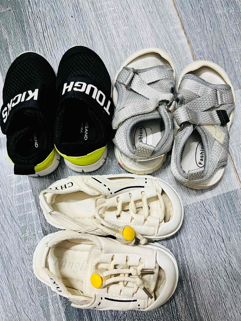 3 đôi Giày trẻ em Bền êm chân size 20-22. Mua bán Mẹ và bé tại Thành phố Thủ Đức Tp Hồ Chí Minh được đăng bởi Tạp Hoá Đồ Cũ hình 1