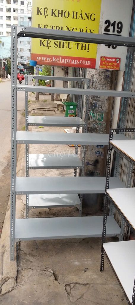 Kệ kho V lỗ Xám, Cao 1m8. Có 5 tầng mâm 100x30cm. Mua bán Tủ, kệ gia đình tại Quận Bình Tân Tp Hồ Chí Minh được đăng bởi Kệ Thép V Lỗ Đa Năng hình 1