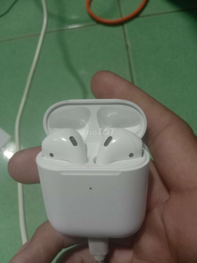 Tai nghe Apple AirPods Trắng. Mua bán Tivi, Âm thanh tại Huyện Củ Chi Tp Hồ Chí Minh được đăng bởi Nguyễn Đặng Minh Phụng hình 1