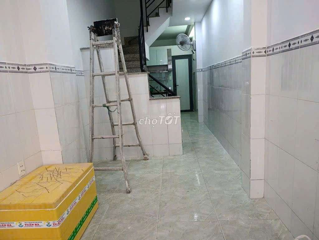 Аренда · 6 комн. · 30 м² · Quận 10, ул. Đường Tô Hiến Thành