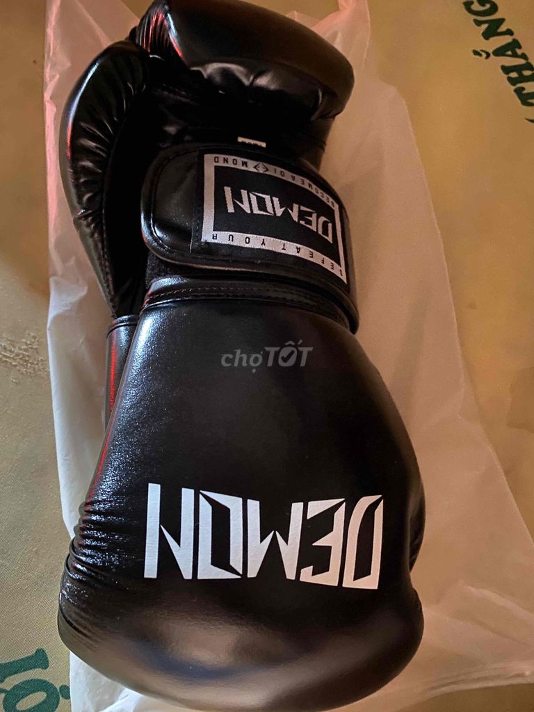 Găng tay boxing Demon Đen 12OZ Mới 99%. Mua bán Đồ thể thao, Dã ngoại tại Quận Bình Thuỷ Cần Thơ được đăng bởi Đại Thiên hình 1