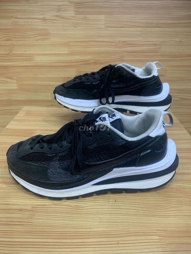 Bán đôi Nike sacai sz 42 bao êm chân