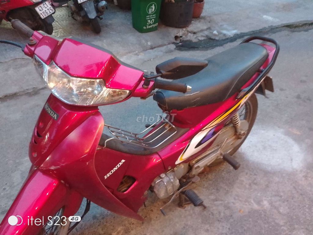 Honda Wave красный 43, двигатель Rin работает тихо