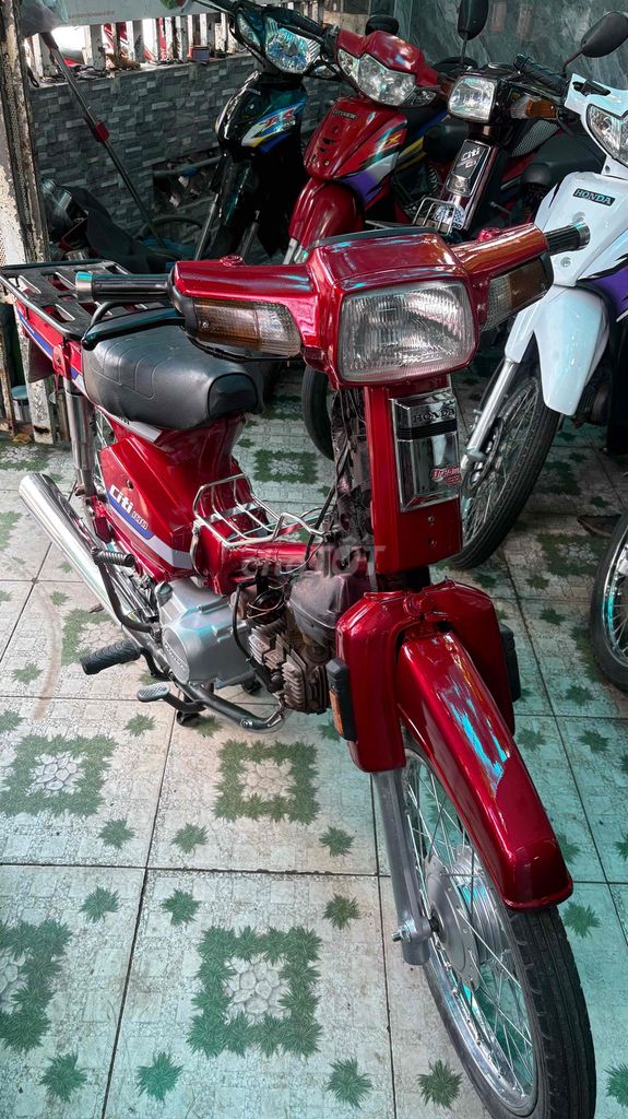 Honda City 100, механическая коробка, красный