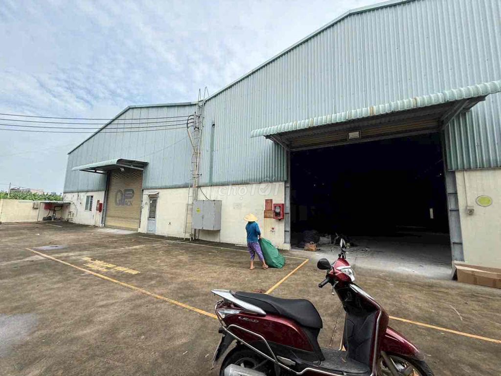 KHO XƯỞNG GIÁ RẺ- QL50 ( 2.000m2 )