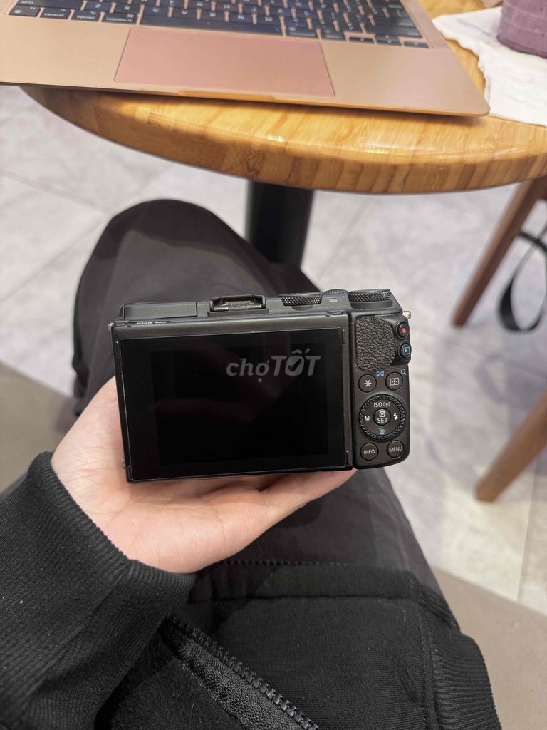 Thanh lí máy ảnh Canon EOS M3 đen kèm lens kit