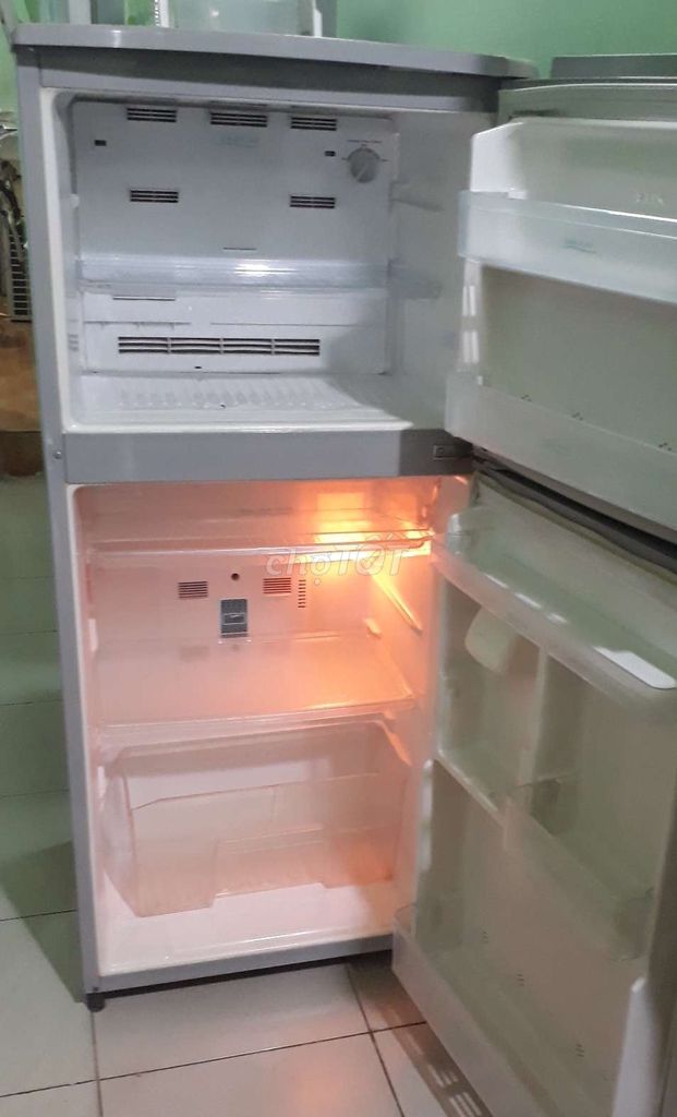 0879291138 - Tủ lạnh hitachi 192L ko đóng tuyết