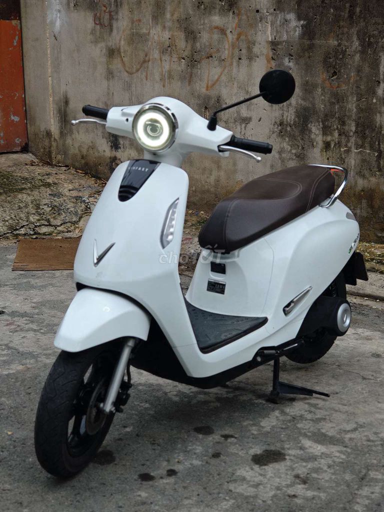 Электроскутер VinFast Evo 200 2024 Белый от собственника