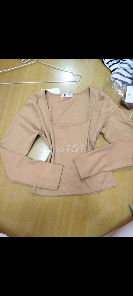 Áo thun nữ vải thun nhiều màu. Mua bán Quần áo tại Thành phố Tân An Long An được đăng bởi Thanh Huỳnh hình 1