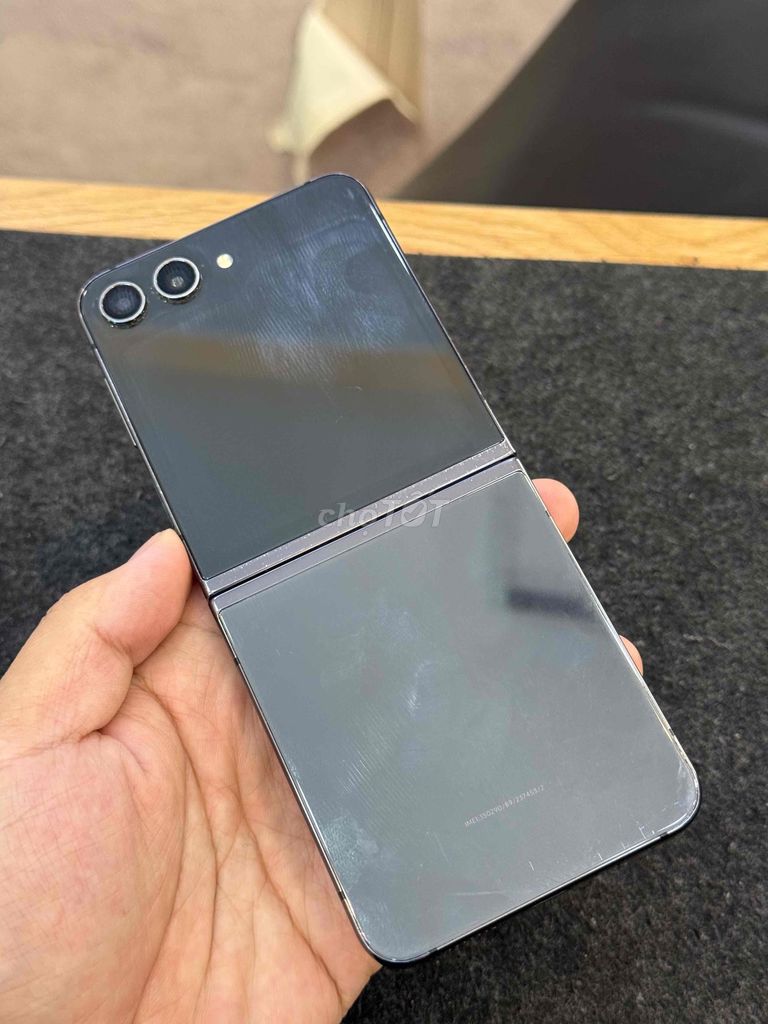 Samsung Z Flip 5 256GB Đen. Mua bán Điện thoại tại Quận 10 Tp Hồ Chí Minh được đăng bởi Hậu Lưu hình 1