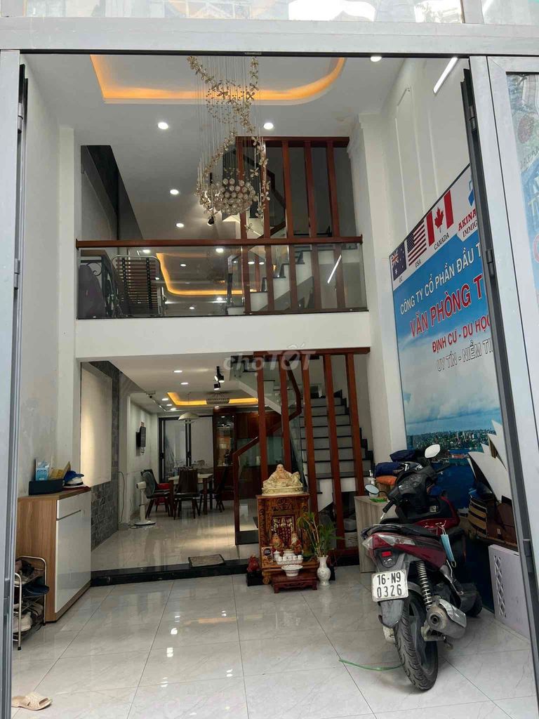 Bán gấp nhà Dương Quảng Hàm - P.5 - Gò Vấp - 4m x 18m - xây 6 lầu mới