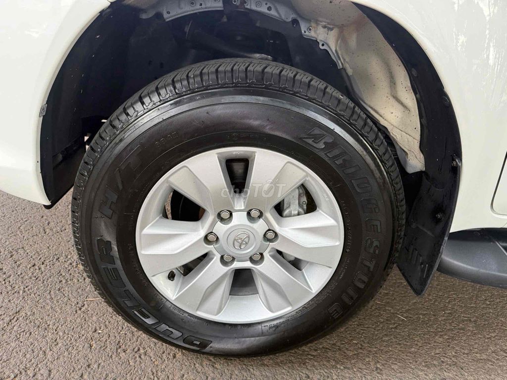Toyota Hilux 2019 2.4G 4×4 MT - 100000 km