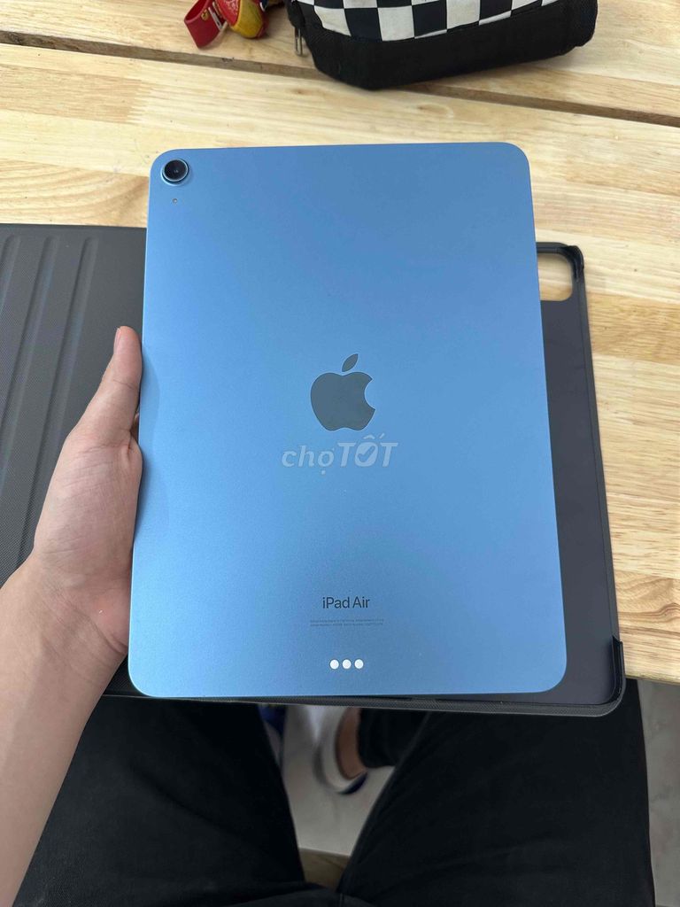 Apple iPad Air 5 64GB xanh zin, ios 16. Mua bán Máy tính bảng tại Quận Hai Bà Trưng Hà Nội được đăng bởi Katura hình 1