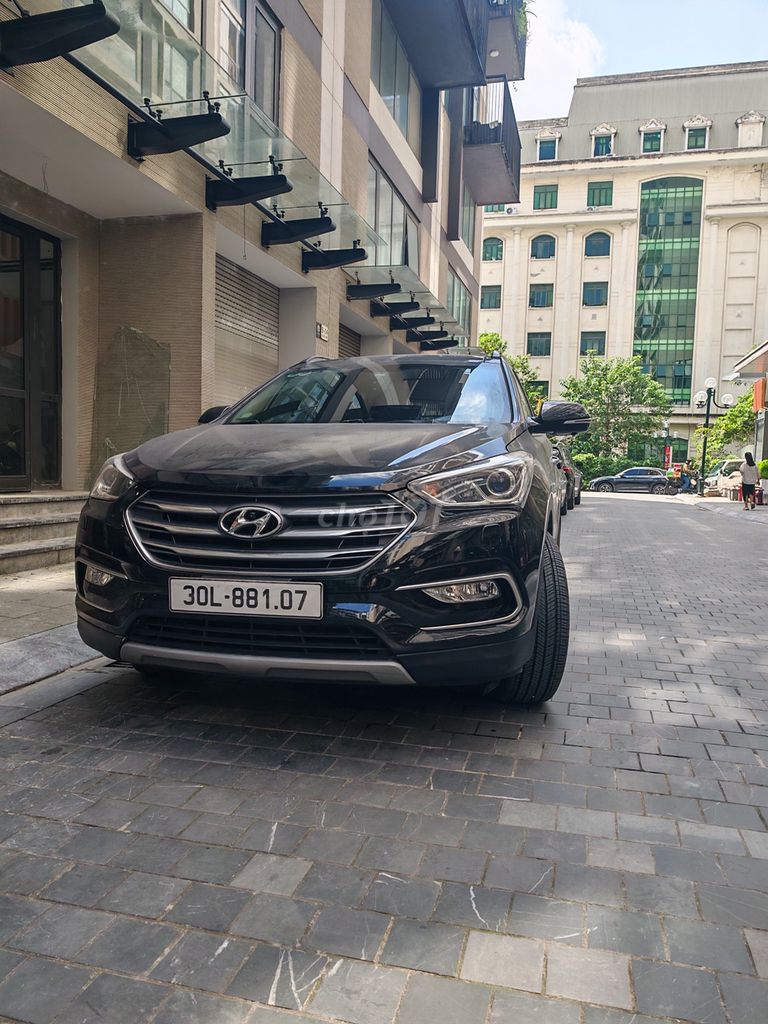 Hyundai Santa Fe 2017 2.4 AT 4 WD - 81000 km. Mua bán Ô tô tại Quận Đống Đa Hà Nội được đăng bởi Định hình 1
