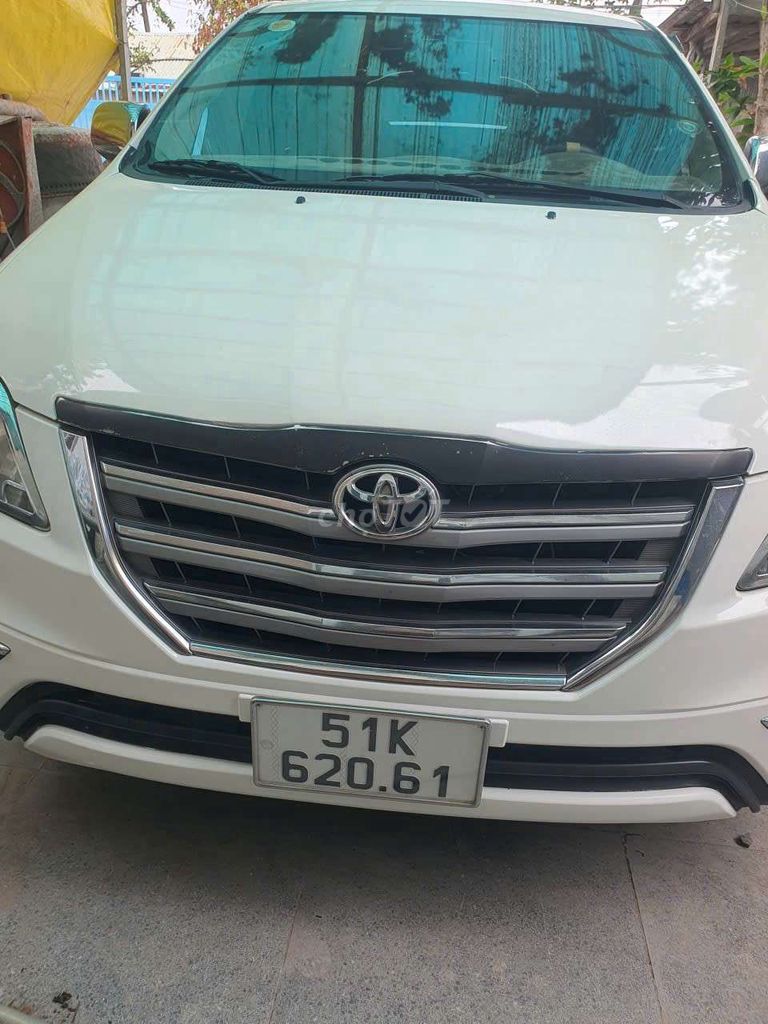 Toyota Innova 2016, 8 мест, белая