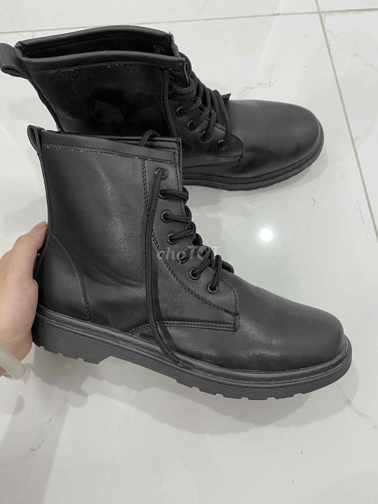 Giày boot unisex màu Đen size 41. Mua bán Giày dép tại Huyện Gia Lâm Hà Nội được đăng bởi Phượng Tạ hình 1