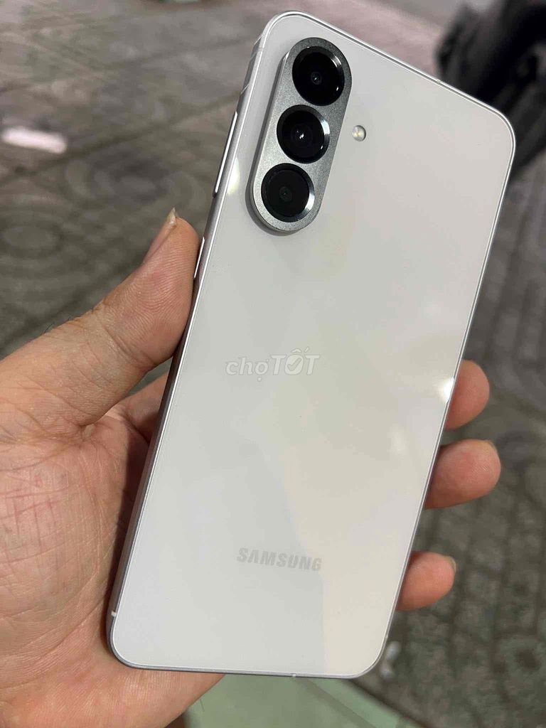 Samsung A56 5G 12/256Gb Trắng SSVN. Mua bán Điện thoại tại Thành phố Mỹ Tho Tiền Giang được đăng bởi Sanh Phone hình 1