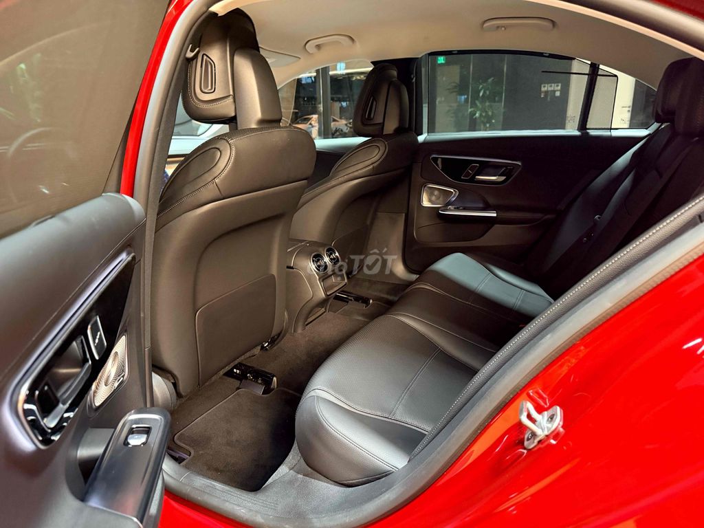 Mercedes-Benz C200 Avantgarde Plus 2023 Đỏ. Mua bán Ô tô tại Quận 7 Tp Hồ Chí Minh được đăng bởi Lâm Hoàng  hình 8