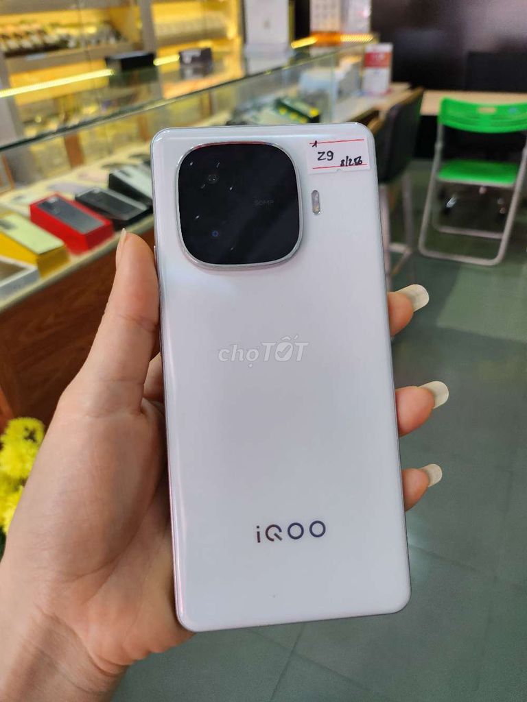 Vivo iq00z9