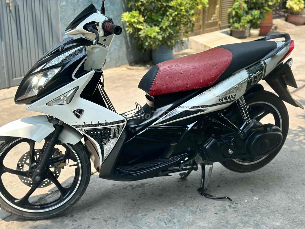 Yamaha Nouvo4 LX 135cc trắng đen 2011 đẹp95%