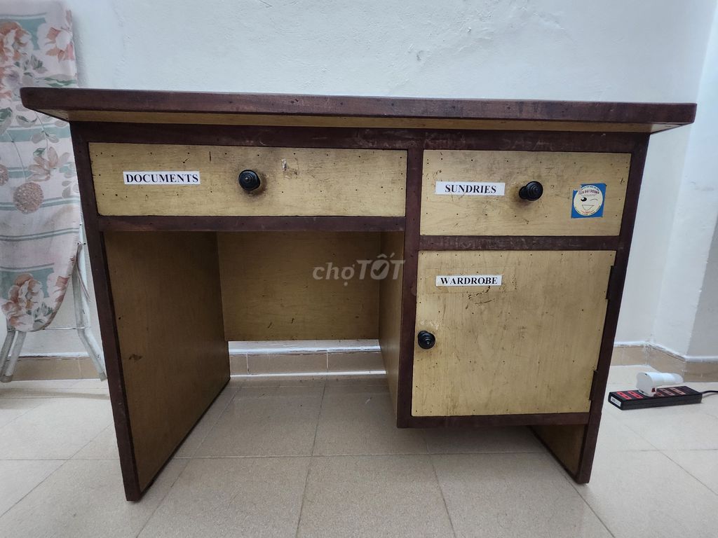 Mình cần thanh lý bàn làm việc bằng gỗ