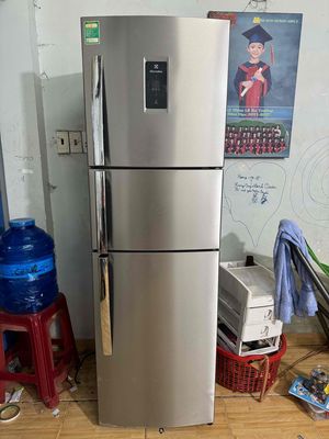 tủ lạnh Electrolux 280l 3 cánh new 90%