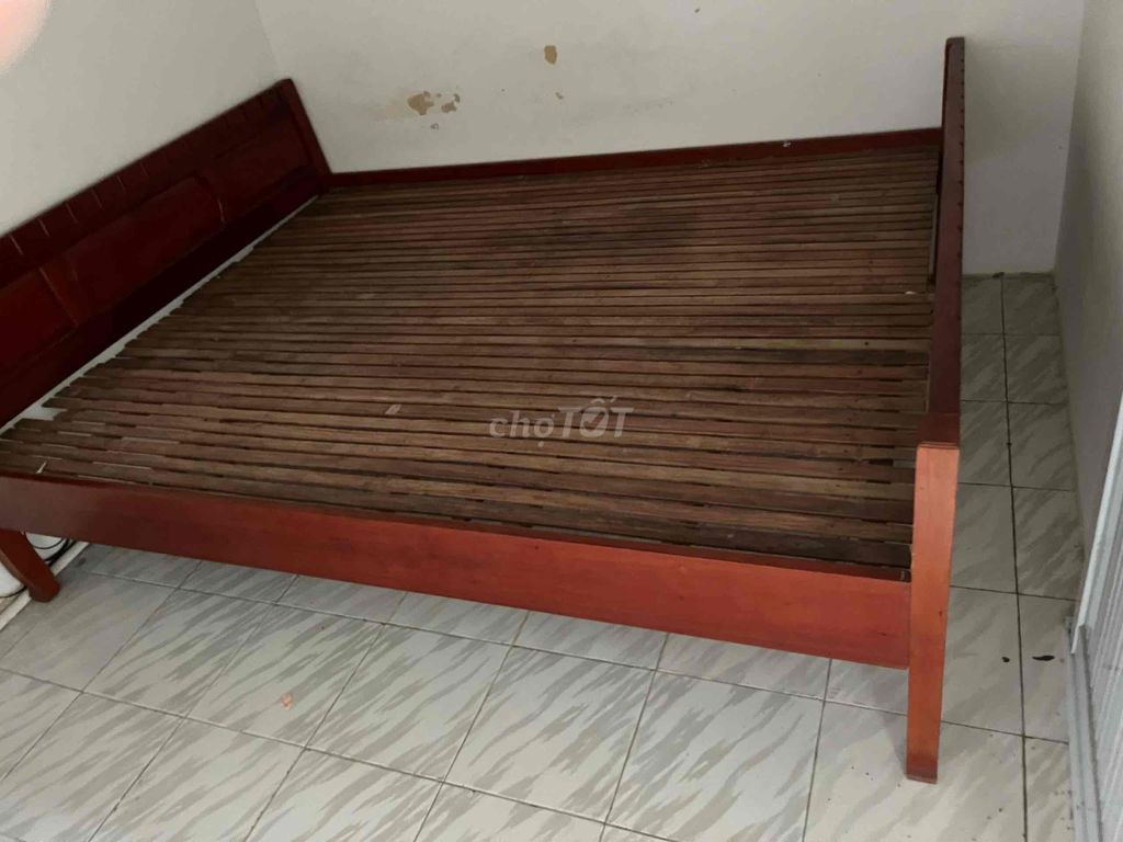 Giường gỗ đẹp xinh kt 1.6 x 2m chắc chắn