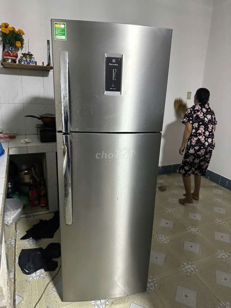 Tủ lạnh Electrolux 345 lít Bạc. Mua bán Tủ lạnh tại Thành phố Biên Hòa Đồng Nai được đăng bởi Vân Vân hình 1