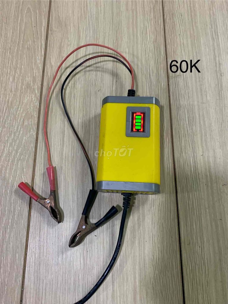 Sạc ắc quy ô tô màu vàng. Mua bán Phụ tùng xe tại Thành phố Bà Rịa Bà Rịa - Vũng Tàu được đăng bởi Tam hình 3