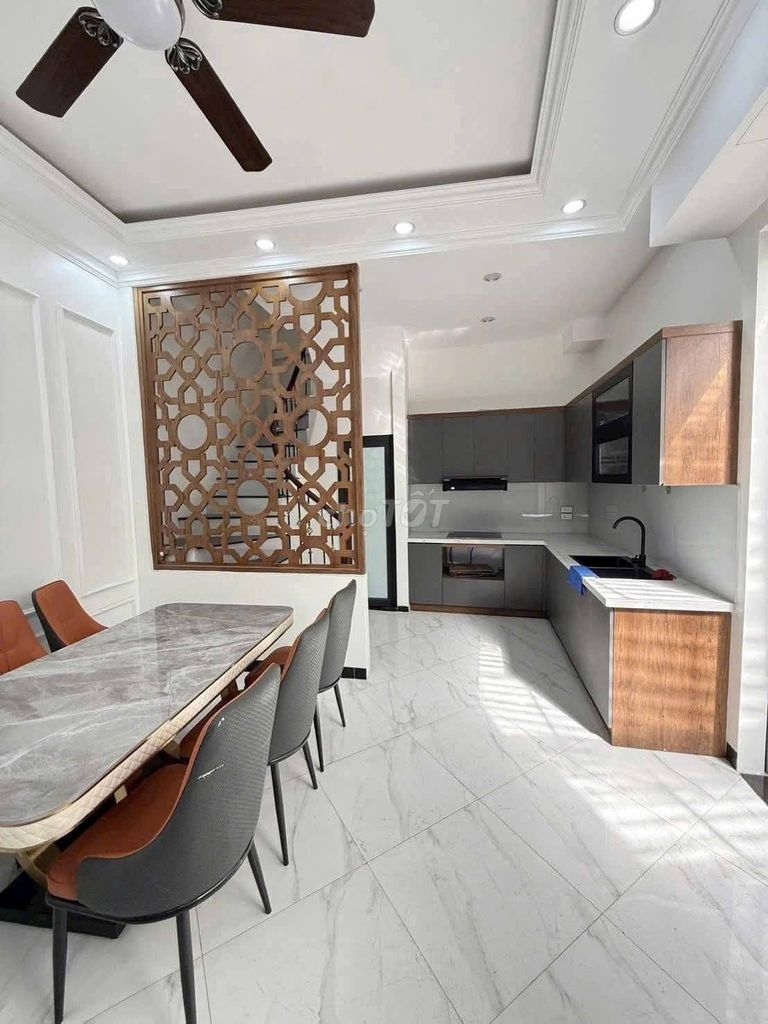 Nhà mặt tiền 3.8m, 5 tầng, phố Văn Cao, Ba Đình, Hà Nội