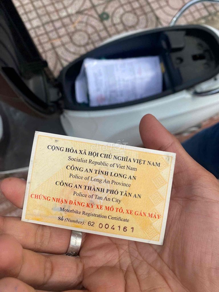 Xe máy điện VinFast Evo 200 Trắng Đã sử dụng. Mua bán Xe điện tại Thành phố Thủ Đức Tp Hồ Chí Minh được đăng bởi Thanh Tùng hình 3