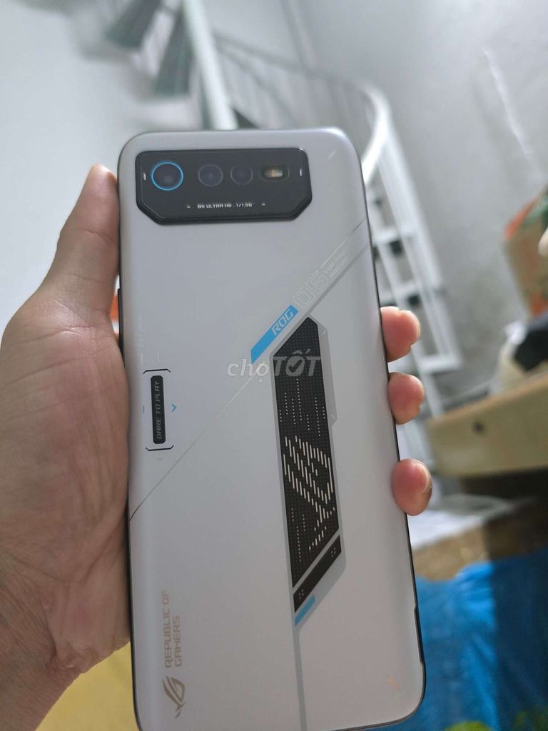 ASUS ROG PHONE 6 12GP 256GB Trắng. Mua bán Điện thoại tại Huyện Hóc Môn Tp Hồ Chí Minh được đăng bởi nhi hình 1