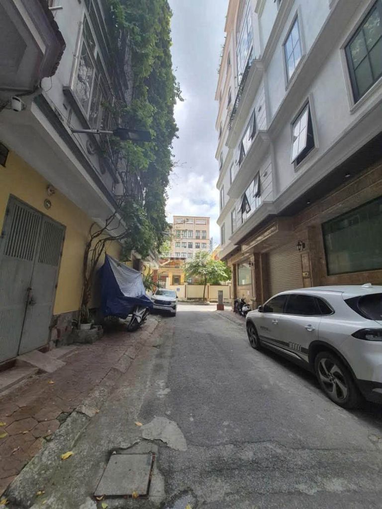 Bán nhà Hoàng Sâm, Cầu Giấy, ô tô đỗ cửa, mặt tiền 5.5m