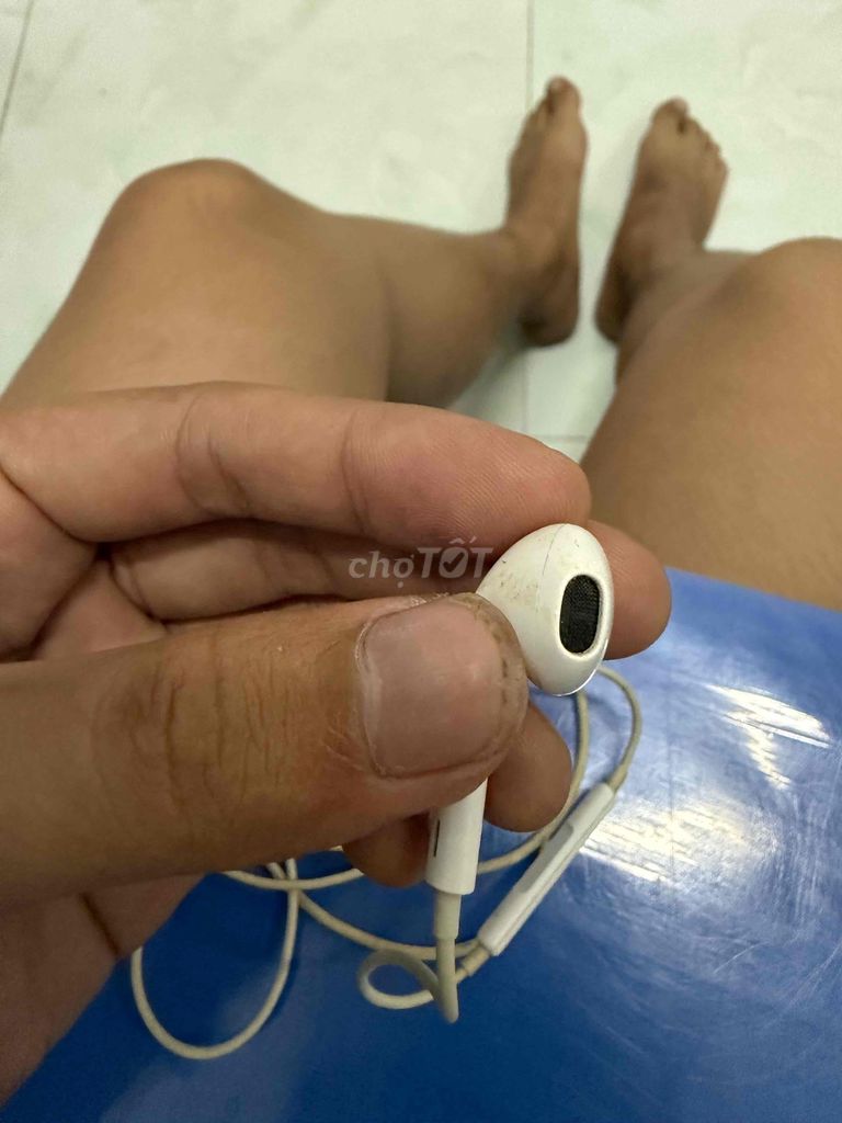 Tai nghe có dây Apple Trắng. Mua bán Tivi, Âm thanh tại Thành phố Phan Thiết Bình Thuận được đăng bởi Nguyễn tiến mạnh hình 1