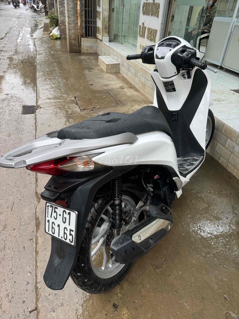 Xe SH125i 2014. Mua bán Xe máy tại Thành phố Huế Thừa Thiên Huế được đăng bởi Nguyễn Văn Huy hình 3