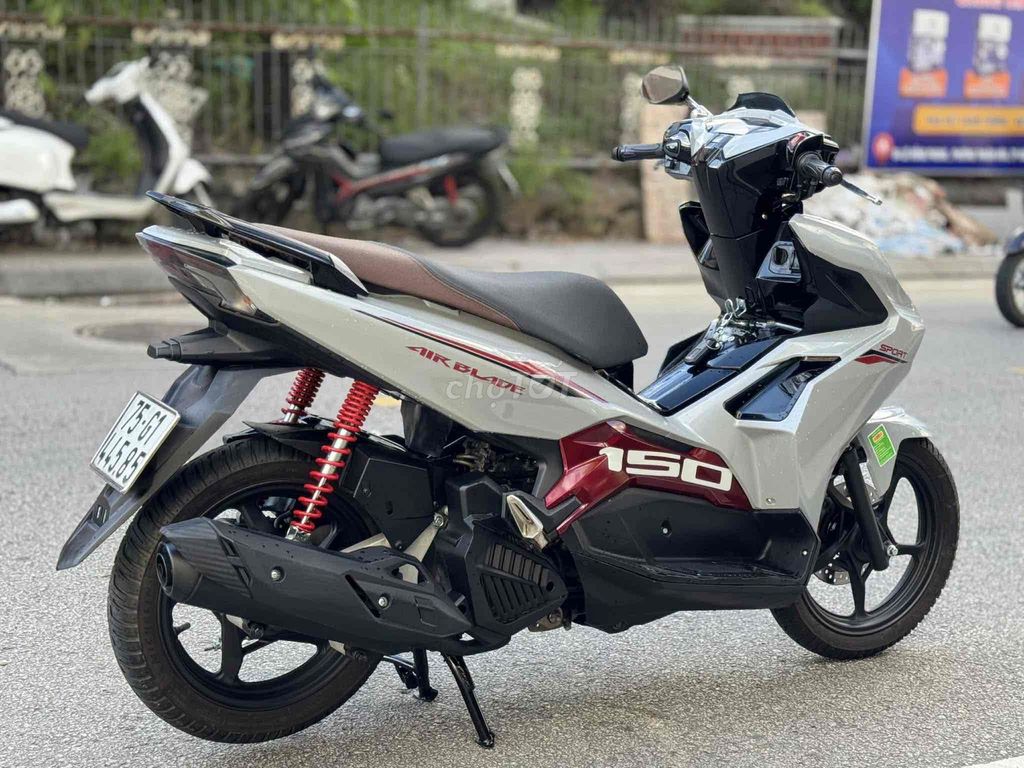 HONDA Air BLADE - 150cc - Phanh ABS - Chính Chủ. Mua bán Xe máy tại Thị xã Hương Thủy Thừa Thiên Huế được đăng bởi CẦM ĐỒ ANH VŨ 198 NGUYỄN TẤT THÀNH hình 4
